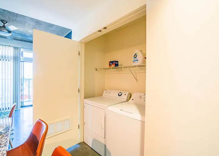 1br, Roosevelt Row , Gym,pool,parking *