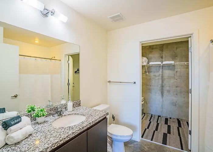 1br, Roosevelt Row , Gym,pool,parking *