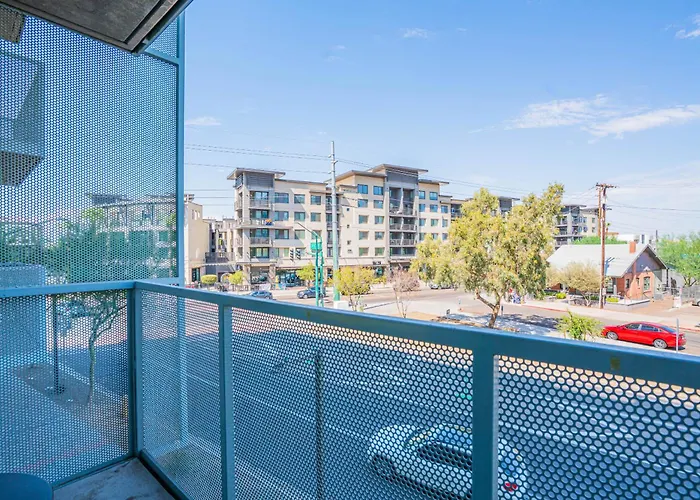1br, Roosevelt Row , Gym,pool,parking *