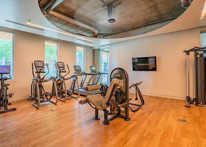 1br, Roosevelt Row , Gym,pool,parking *